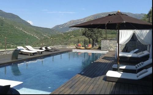 Fotografie z fotogalerie ubytování La Borda de Santa Barbara casa unica con piscina v destinaci Boltaña