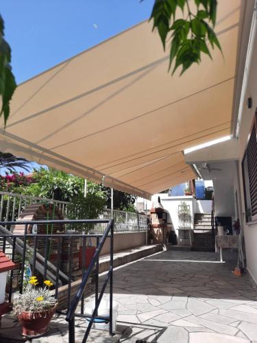 a tan umbrella on the side of a building at Gianni's Apartment By The Sea in Ammouliani