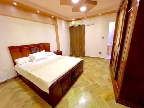 a bedroom with a large bed in a room at سى فيو السريا in Alexandria