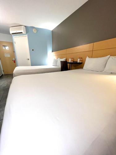 Una cama o camas en una habitación de Ibis Merida