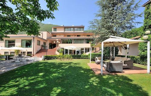 Κήπος έξω από το 2 Bedroom Cozy Apartment In Foligno