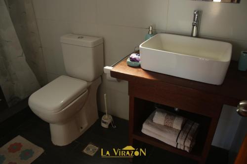 Ένα μπάνιο στο Hostal La Virazón