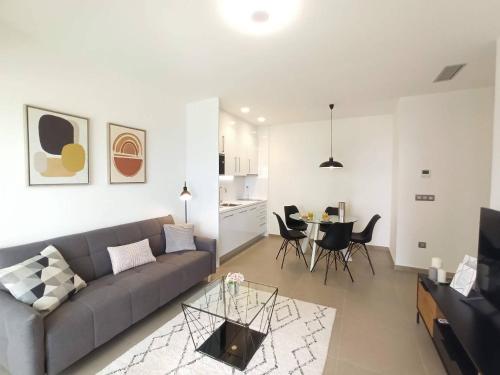 Posezení v ubytování Intempo Benidorm Apartment by Agencia Poniente