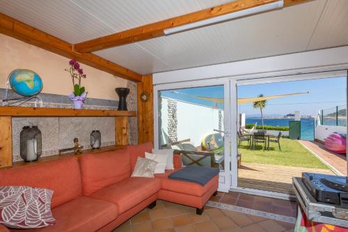 Zdjęcie z galerii obiektu VILLA CARMENCITA BEACH en primera línea de playa w mieście Pontevedra