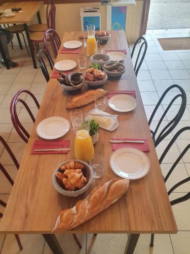 Afbeelding uit fotogalerij van hotel de la gare in Verchamp