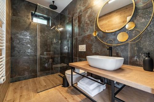 Koupelna v ubytování NEW! Stylish Villa Neven with 44sqm heated private pool, 4 en-suite bedrooms, 2 living and dining areas, wine cellar