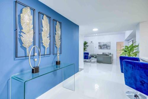 Stylish Retreat Heated Pool Basketball Game Room L41にあるテレビまたはエンターテインメントセンター