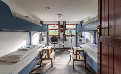 a room with two beds and a mirror at Schiffsherberge Pöppelmann in Dresden