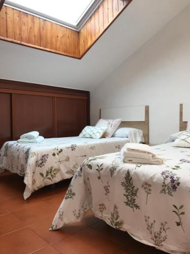 מיטה או מיטות בחדר ב-Ático La Canal