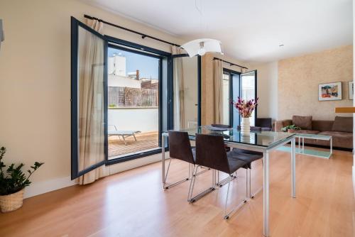 a dining room with a glass table and chairs at Be Free Arco Almeria in Almería