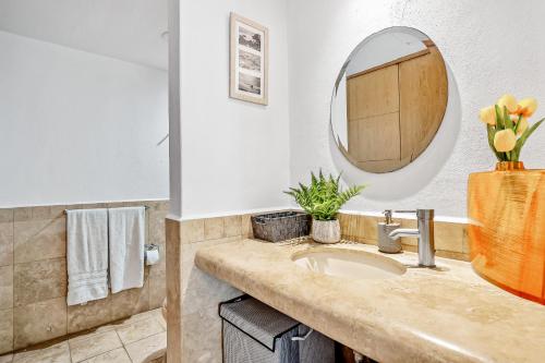a bathroom with a sink and a mirror at Nitta 302 in Nuevo Vallarta