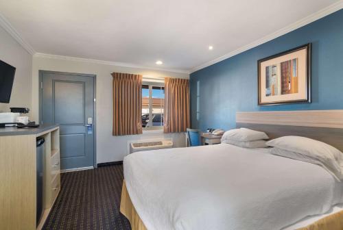 Η κουζίνα ή μικρή κουζίνα στο SureStay Hotel by Best Western San Rafael