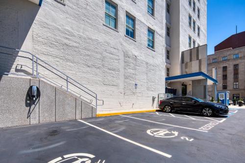 Holiday Inn Express - Kansas City Downtown, an IHG Hotel Image