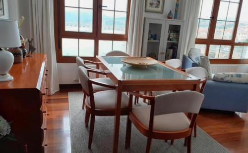a living room with a dining room table and chairs at La Casa de la Bahía in San Vicente de la Barquera