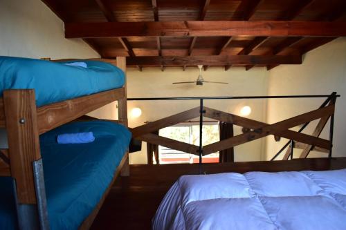 a room with two bunk beds and a window at Jucaso Departamentos in San Pedro