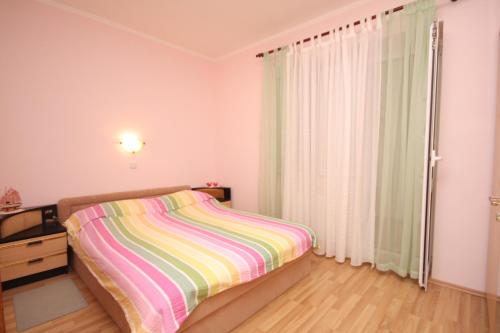 Postel nebo postele na pokoji v ubytování Apartment Supetarska Draga - Donja 2013b