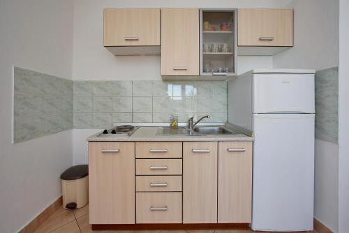 Kuchyň nebo kuchyňský kout v ubytování Apartment Bibinje 4197b