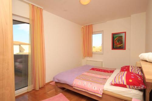 Apartments with a parking space Makarska - 3751