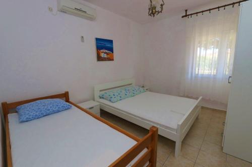 Postel nebo postele na pokoji v ubytování Apartment Kustici 4086d