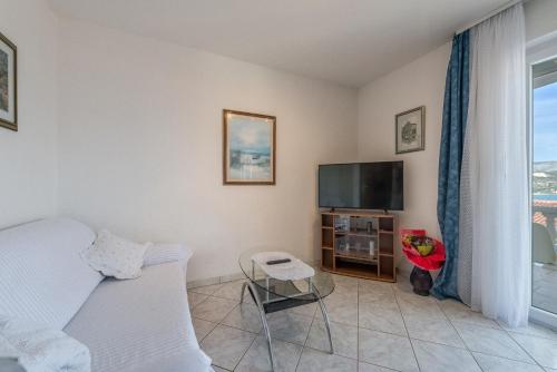 Apartments with parking space Mastrinka, Ciovo - 2050