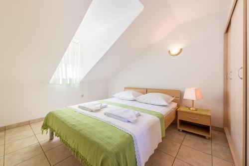 Apartments with parking space Mastrinka, Ciovo - 2050