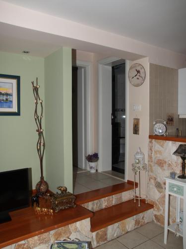 Seaside apartments with a swimming pool Rastici, Ciovo - 1084
