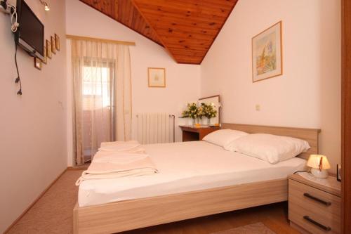 Apartments by the sea Mali Losinj (Losinj) - 3483