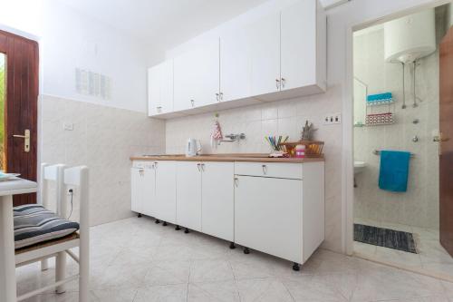 Apartments by the sea Mavarstica, Ciovo - 1108