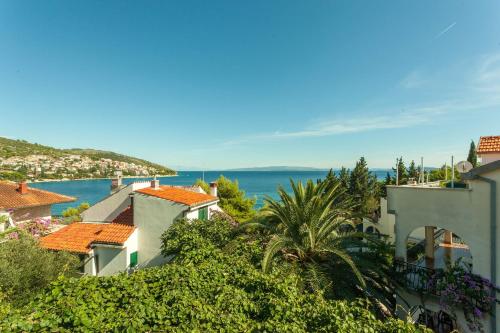 Apartments by the sea Mavarstica, Ciovo - 1108
