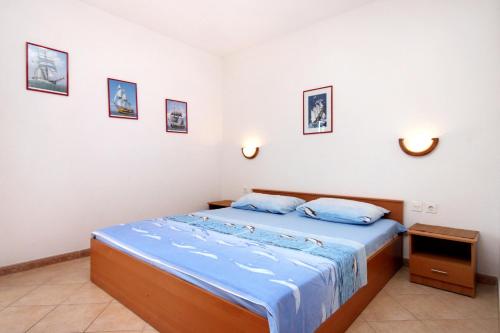 Apartments with a parking space Mali Losinj (Losinj) - 2198