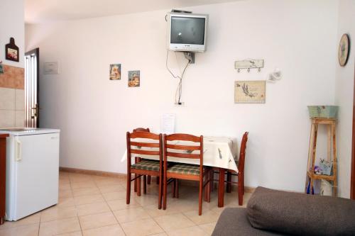 Apartments with a parking space Mali Losinj (Losinj) - 2198