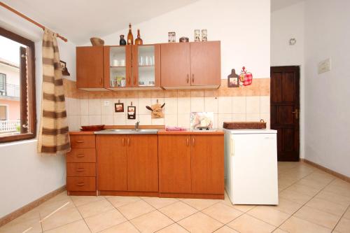 Apartments with a parking space Mali Losinj (Losinj) - 2198