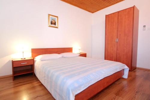 Ένα ή περισσότερα κρεβάτια σε δωμάτιο στο Double Room Mandre 3557a