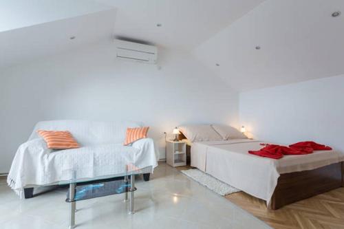 Giường trong phòng chung tại Apartments by the sea Stikovica, Dubrovnik - 2131
