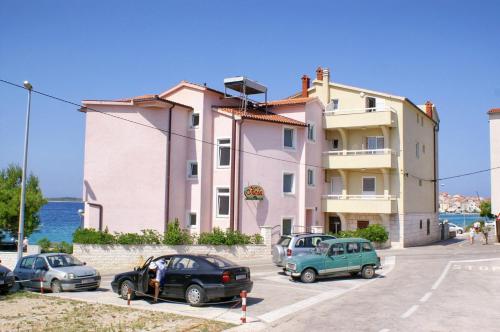 Fotografie z fotogalerie ubytování Apartments by the sea Primosten - 4169 v Primoštenu