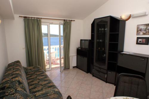 Apartments by the sea Primosten - 4169