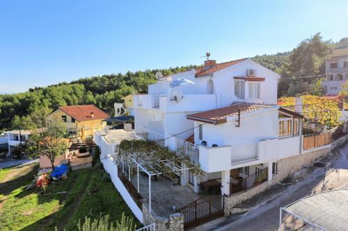 Apartments with parking space Slatine - Ciovo - 2030