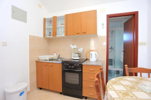 Apartments with parking space Slatine - Ciovo - 2030