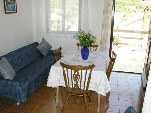 a living room with a table and a couch at Seaside holiday house Cove Zarace - Gdinj, Hvar - 2048 in Gdinj