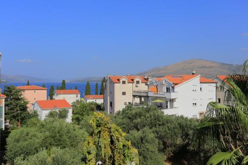 Apartments by the sea Okrug Gornji, Ciovo - 1069
