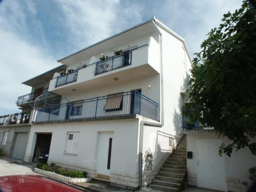 Apartments with a parking space Mastrinka, Ciovo - 2084