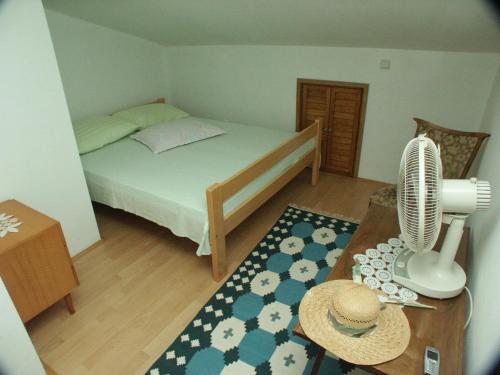 Apartments by the sea Mavarstica, Ciovo - 2097