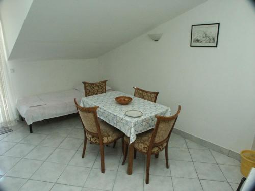 Apartments by the sea Mavarstica, Ciovo - 2097