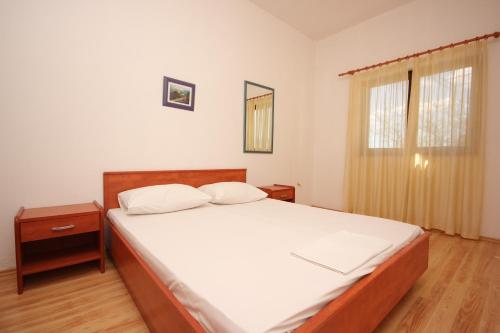 Posteľ alebo postele v izbe v ubytovaní Apartments by the sea Podstrana, Split - 2087