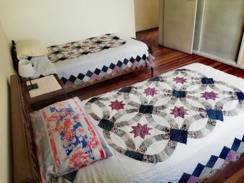 Ліжко або ліжка в номері Fully Equipped Appartment in Quito Centre