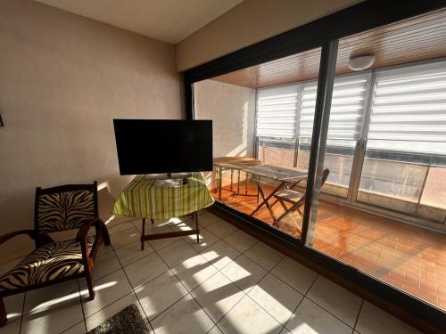 Appartement avec vue sur le chenal, garage et wifi