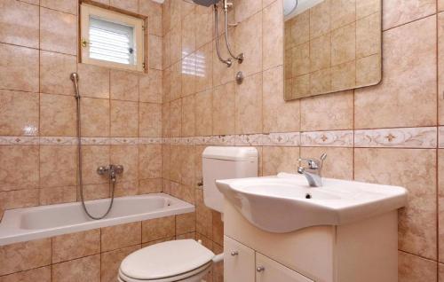 Ένα μπάνιο στο Apartments with parking space Metajna, Pag - 4126