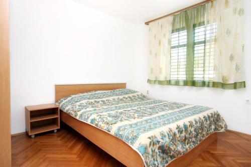 Posteľ alebo postele v izbe v ubytovaní Seaside holiday house Jakisnica, Pag - 4078