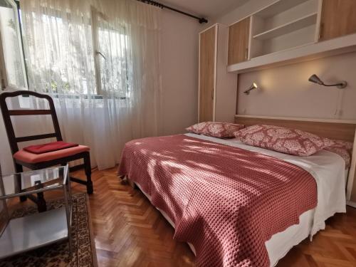 Posteľ alebo postele v izbe v ubytovaní Apartments by the sea Vinisce, Trogir - 4288