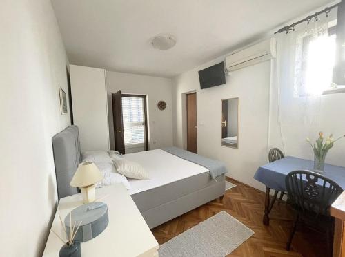 Apartments by the sea Stara Novalja, Pag - 4144